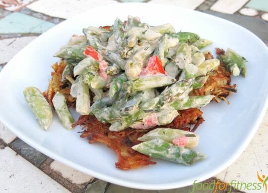 Vegetarisches Rezept: Süßkartoffelrösti und grüner Spargel