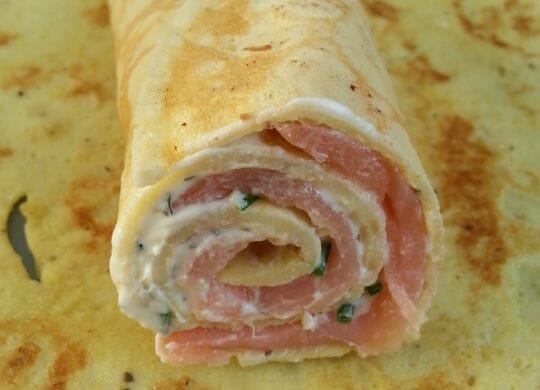 gesunder Snack auch für unterwegs: Lachs-Frischkäse-Röllchen.