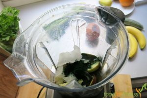 Der Weizengras-Smoothie fertig zum Test.