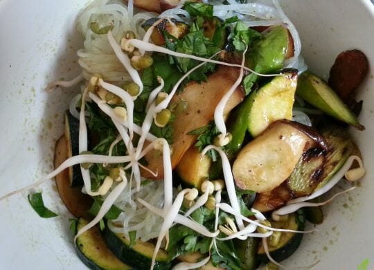 Rezept mit Konjak Nudeln und Gemüse.