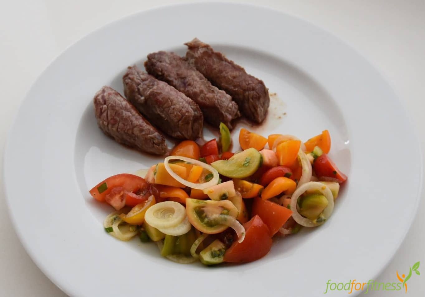 Hüftsteak mit exotischem Tomatensalat