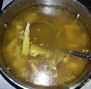 Hühnerbrühe selber machen - einfach und lecker.