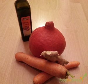 Die Hauptzutaten für die Kürbis-Karotten-Ingwer-Suppe