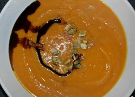 Fertige Kürbis-Karotten-Ingwer-Suppe. Bon Appetit!