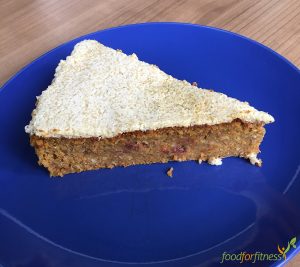 Rezept mit Flohsamenschalen: Ein leckerer Zucchini-Möhren-Kuchen.